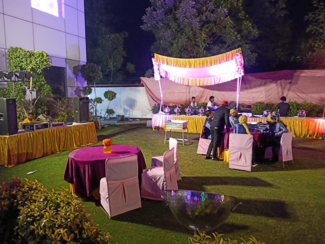 Hotel Sourav Park Inn Agra Agra  Eksteriør bilde